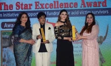 Director Chandrakant Singh and Actress Sezal Sharma received best Indian short film award for 'Parchaaiyaan'