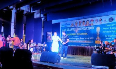 Cheetah Yajnesh Shetty honoured with 12th Maharashtra Prestigious Ratna Award-2021 By Music Director Dilip Sen