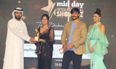 Actress Anamika Shukla awarded as Iconic Female Actress Award