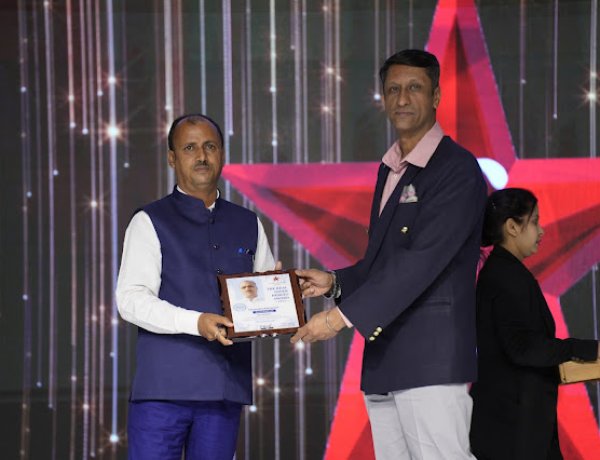 Satyendra Rajvanshi from Bikaner honored with Real Hero Award 2022