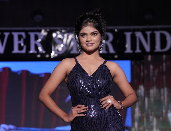 Miss Teen Katyayani Bolineni State Winner in Forever Miss Teen 2022
