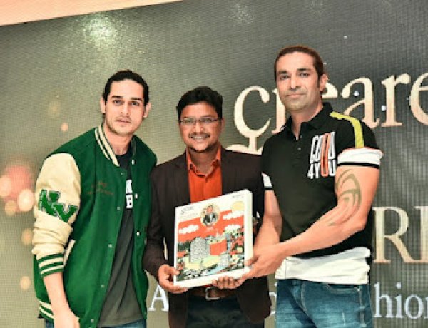 Actor Splitsvilla and Bigg Boss fame Priyank Sharma honored Kapil Raj with the title of the Best PR Award